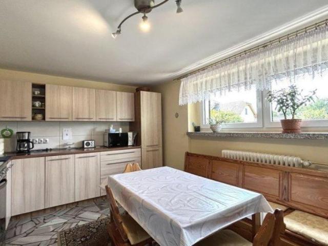 Wielopokoleniowy dom w Dobrzeniu – ogród, 2 garaże, 211 m²